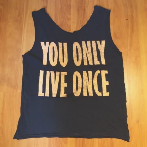  - linne med tryck från Cubus  storlek M  kan lämnas i Örebro eller askersund annars pris+frakt  tar gärna swish!💸