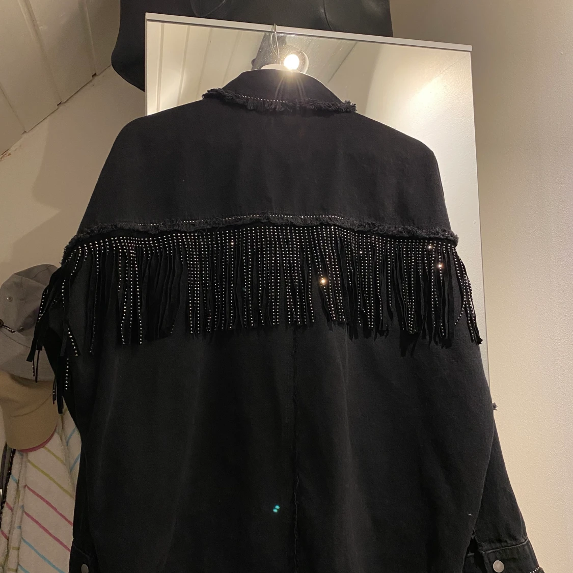 Jeansjacka med fransar från zara - 90