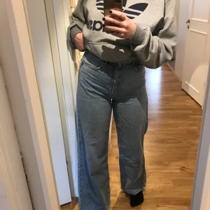 Wide leg jeans  - Trendiga wide leg jeans i storlek 38!!💖 