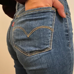Levi’s jeans - 712 SLIM, 25 i midjan, 32 i benen 