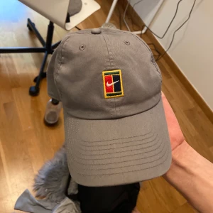 Nike keps - En grå nike keps i bra skick✨