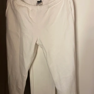 Vita mjukis från Gina  - Vita mjukis från ginatricot, aldrig använda. Ordinarie pris 249kr. Säljs för 150 (om men kan mötas upp)