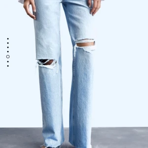 Zara jeans  - Säljer dessa jeans från Zara eftersom att jag råkade köpa fel storlek. Aldrig använda. 