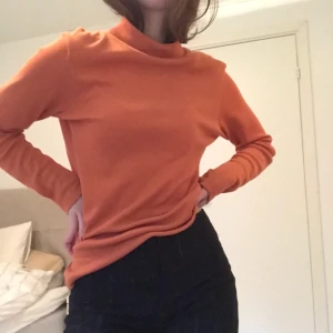 Polotröja - Orange polotröja✨ frakt +60