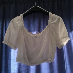 Kort topp från Divided  - Kort topp i storlek S. Aldrig använd. 