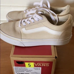 Beige vans  - Vans sneakers säljs st 38