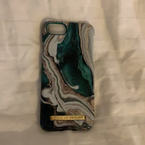 Ideal of sweden skal - Ett jätte fint ideal of sweden skal. Det är för en 6 men kan också passa på en 8 eller 7. Priset kan diskuteras, säljer det för har fått en ny mobil!💕