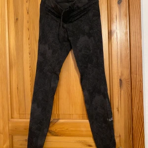 Teäningstights Casall 36 - I mycket gott skick, knappt använda. 