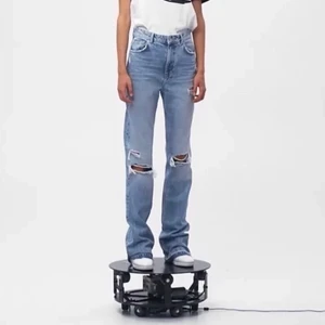 Berskha jeans! - Asballa jeans som jag säljer då de tyvärr var i fel storlek, de är helt oanvända med alla lappar kvar! Frakt tillkommer på 63 kr🤠⚡️ Många intresserade, buda i kommentarerna!