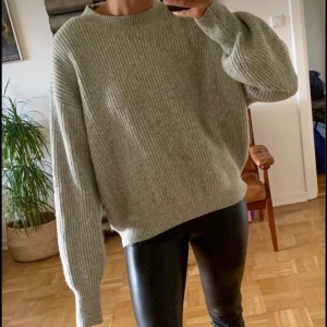 Stickad tröja - Stickad tröja med ull storlek s.