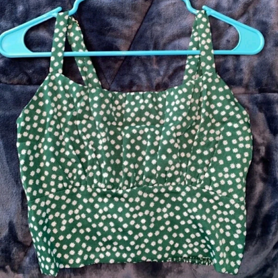 BUD från 20 kr . Fin grön top storlek M
