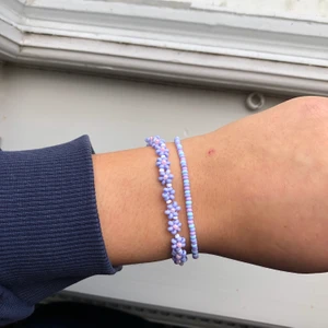 Armband - Nya armband i pastellfärger 💙💜 blommor: 79kr bara pärlor: 39kr 