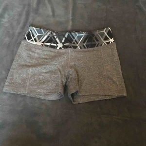  - Sköna och stretchiga träningsshorts från TCS i bra skick!