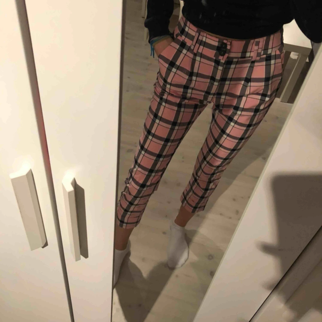 Sköna rosa byxor med coolt mönster