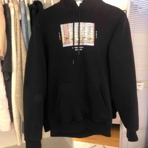  - Hoodie ifrån H&M man men spelar ingen större skillnad, du står för eventuell frakt