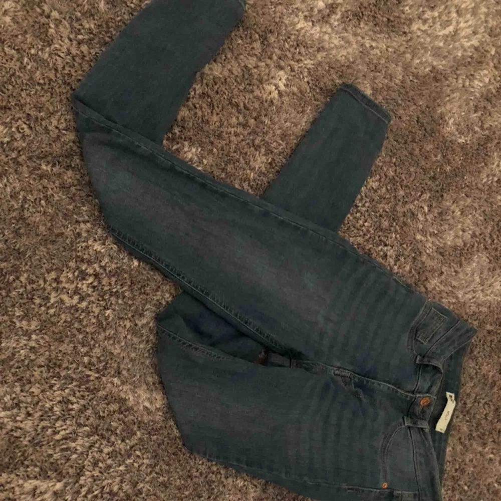 Blå MOLLY highwaisted jeans från GinaTricot stl S. Anvönda ändast 1 gång! INKL FRAKT❤️. Jeans & Byxor.