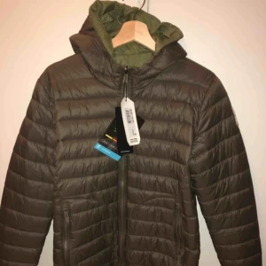  - Ny jacka , ord pris är 1800 , nu är 650 