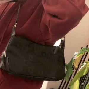  - Jättefin väska köpt second hand som inte kommer till användning. Frakt tillkommer