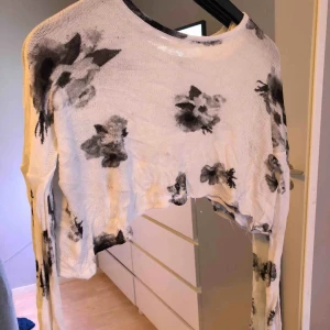  - Korsad rygg, jätte fin på lite genomskinlig Hämtas i Söråker eller står köparen för frakten  Har swish 