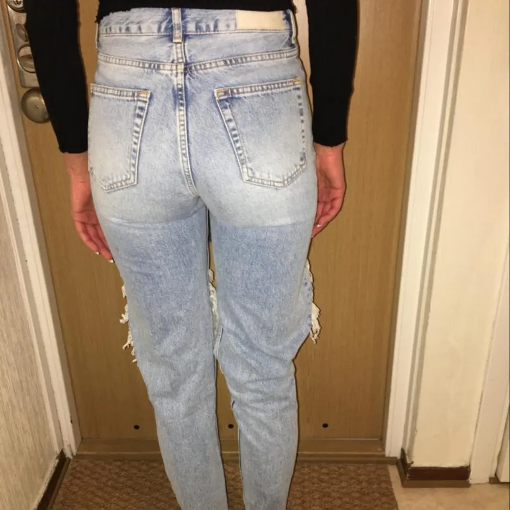 Nya jeans från BIKBOK i str XS. . Jeans & Byxor.