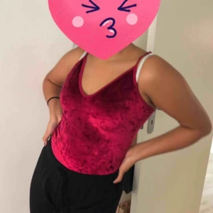  - Röd body från bikbok Köptes för 299kr Kom t använd en gång under nyår