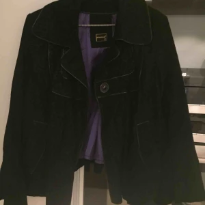  - Läderkavaj strök 40-42z 