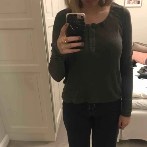  - Jätteskön tröja ifrån Brandy Melville. Säljer pga använder ej. Fraktar eller möts upp i Stockholm