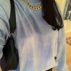  - Babyblå Manchester sweater från ASOS! Använd fåtal gånger så är i bra skick. 