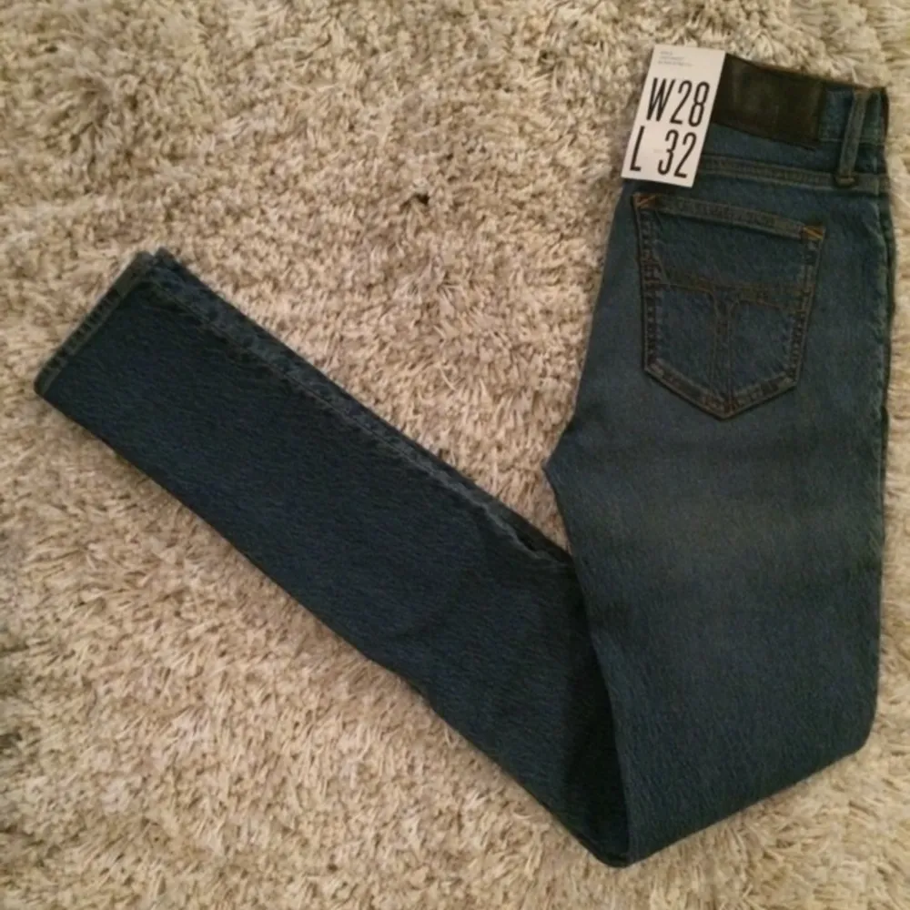 Tiger of Sweden jeans. Små i storleken, passar lätt en 27/32. Aldrig använda. Väldigt snyggt jeanstyg, lite retro. . Jeans & Byxor.