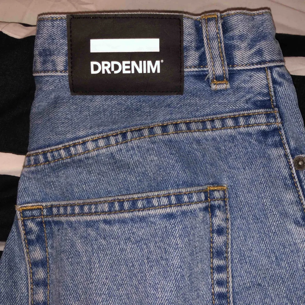 Säljer mina fina Dr.Denim jeans i modellen ”Nora light retro”, eftersom de tyvärr har blivit för små 🥺✨ Använda fåtal gånger så skicket är som nytt! Tveka inte att fråga om fler bilder, priset kan diskuteras. . Jeans & Byxor.