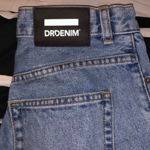 Säljer mina fina Dr.Denim jeans i modellen ”Nora light retro”, eftersom de tyvärr har blivit för små 🥺✨ Använda fåtal gånger så skicket är som nytt! Tveka inte att fråga om fler bilder, priset kan diskuteras. 