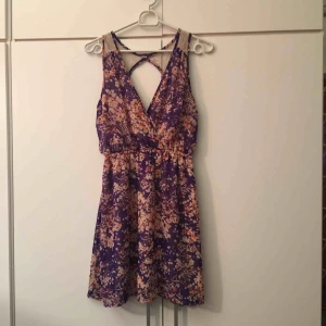  - Klänning köpt i USA.