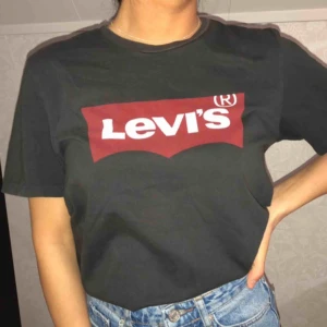  - Levis 