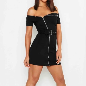  - Oanvänd klänning ifrån Boohoo.se i storlek 38. Säljer pga för stor i storlek. Prislapp finns kvar. 