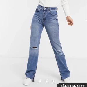 O använda Jeans  - Fick hem dessa idag men dem var för små! Köpte för 420 så säljer för 400kr som sagt helt o använda och jätte snygga! Skulle säga att dem passar en 38, kanske tillomed 36