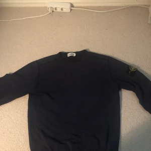 Stone island tröja  - Strl small knappt använd men tvättad och fläckfri 
