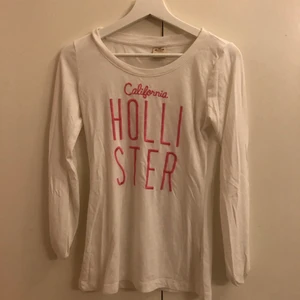 Långärmad tröja  - Långärmad tröja från Hollister. Aldrig använd, storlek S. Kunden står för frakten 🤍💗🤍💗