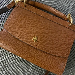 Ralph lauren - Super snygg väska, brunt läder. Köpte på Zalando men kom aldrig till användning.  ( ÄKTA )