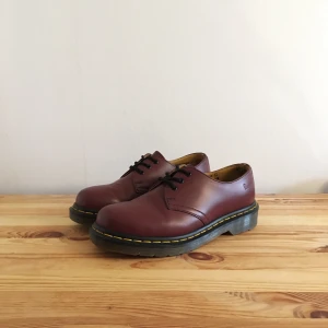 Dr martens - Dr martens 1461 i storlek 36. Använda 1 gång. Skickar med postnord. Köpare står för frakt.