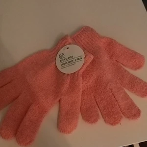 The body shop handskar - Aldrig använda. Finns lapp kvar. Gör en ny pga oseriösa köpare❣ Priset kan sänkas elr höjas beror på efterfrågan