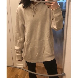 Beige hoodie från Lager 157 - Märke : Lager 157  Typ : hoodie  Storlek : Large  Färg : Beige   Skick: begagnade, bra skick