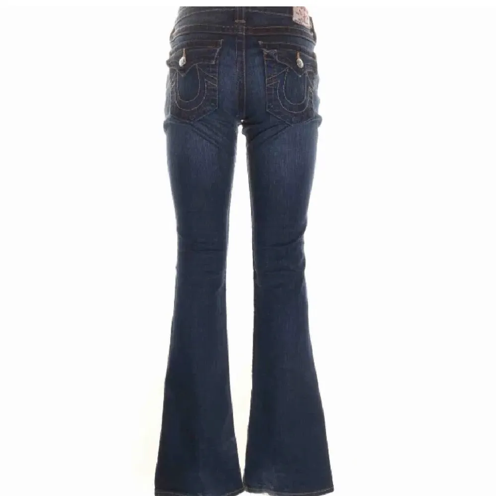 (inte min bild) as snygga true religion bootcut jeans köpta här på plick men tyvärr för långa bra skick! pris kan diskuteras. Jeans & Byxor.