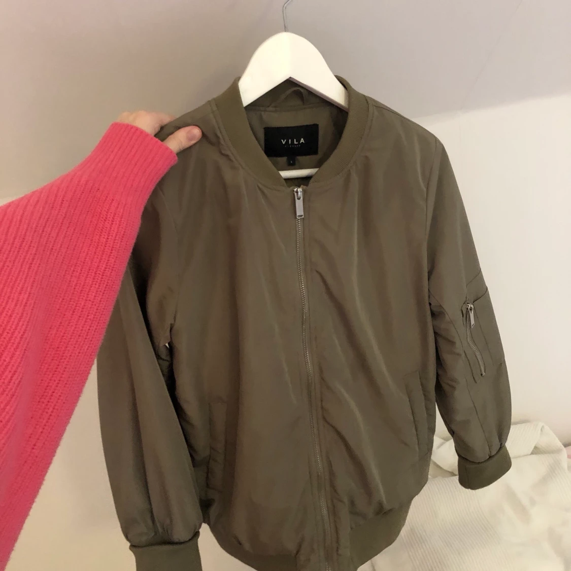 olivgrön bomberjacka 