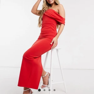 Intressekoll balklänning  - Tänkte kolla om det finns nån som är intresserad i en balklänning/aftonklänning, nån av dom här. Pris kan diskuteras 