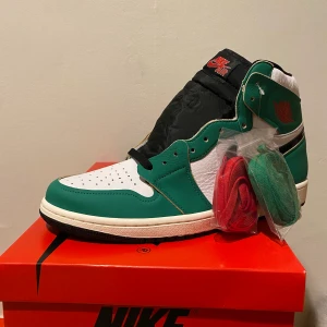 Ait Jordan 1 lucky green - Tjaa säljer dessa air Jordan 1📀 Women sizing på dessa, storlek 44,5☔️ hör av er om ni undrar något