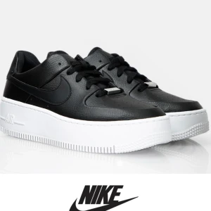 Nike air force 1 - Stl 36,5. Egna bilder kan skickas vid intresse.  500kr eller bud!