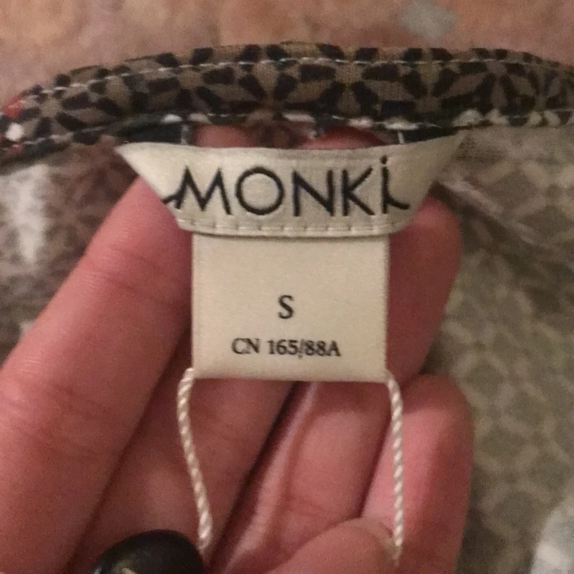 Urringad topp från monki - 91