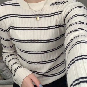 tröja från hm - säljer för 150 ink frakt :)