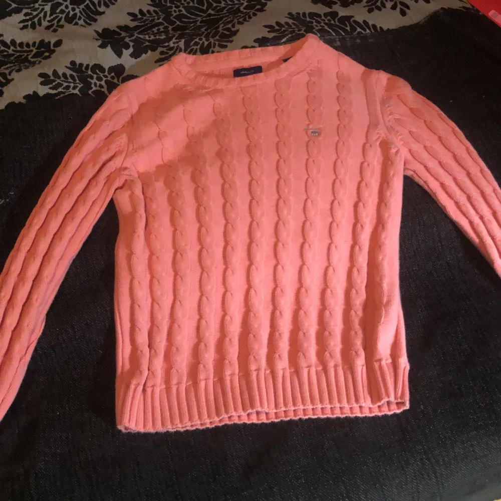 Rosa gant tröja, storlek 158/164. Pris:300kr+frakt. Använd fåtal gånger . Stickat.
