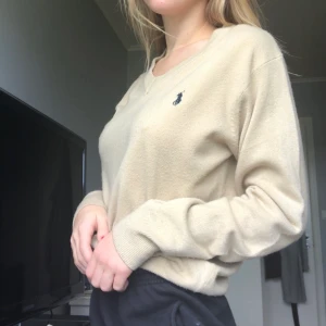 Tröja  - Mysig tröja från Ralph Lauren. Ganska nopprig men skön och fin:) 